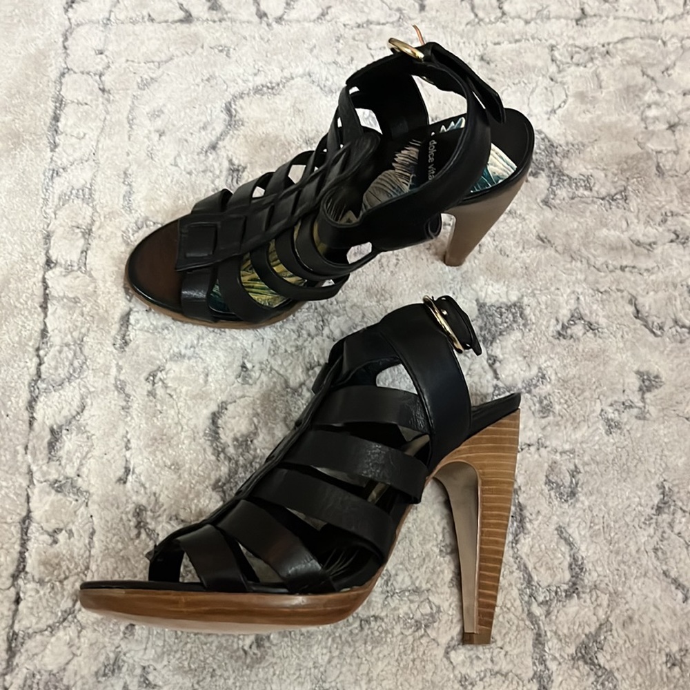 Dolce Vita black leather peep toe cutout strappy sandal heels Size 7.5